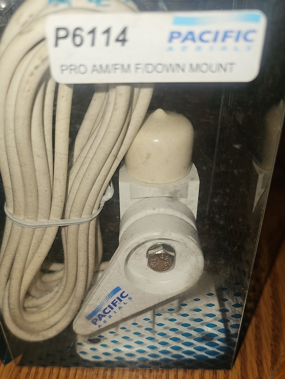 Pacific Aerials NWT P6114 Pro AM/FM F/Down Mount - White Seamaster Pro Fold Down